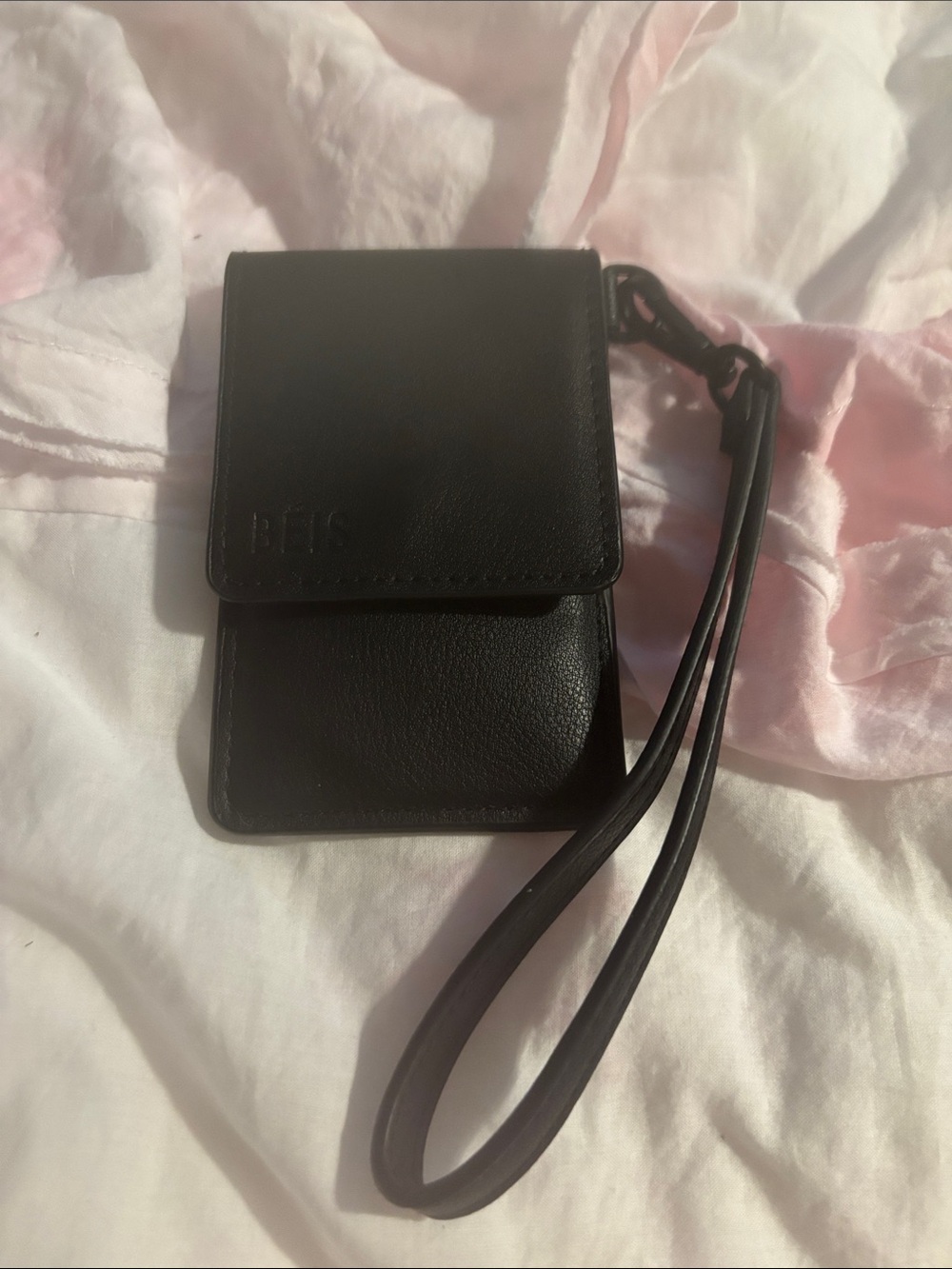 BÉIS The Id Wristlet in Black